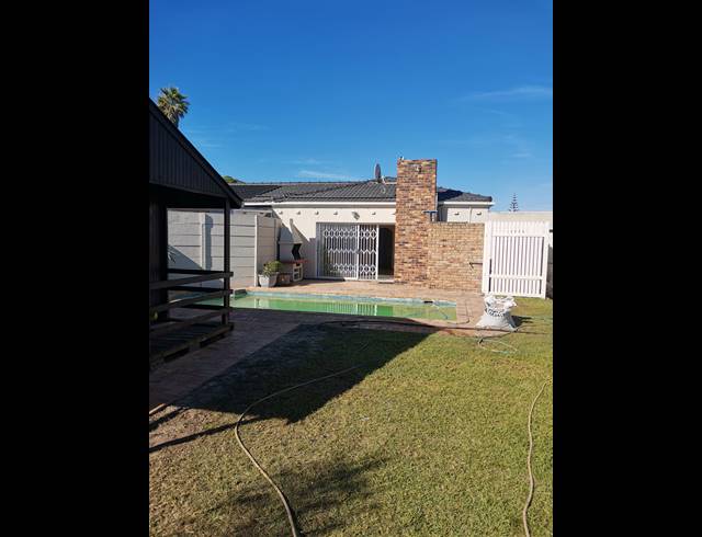 3 bed property to rent in TABLE VIEW